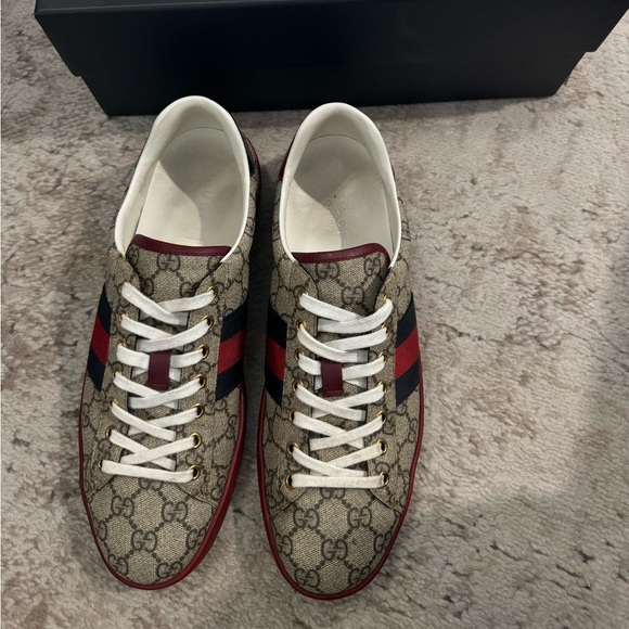 Men’s Gucci Shoes - Picture 3 of 8